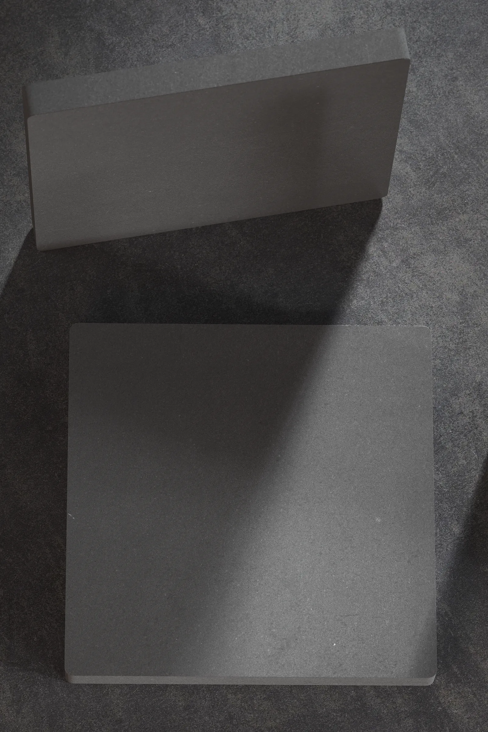 Tile in natural black